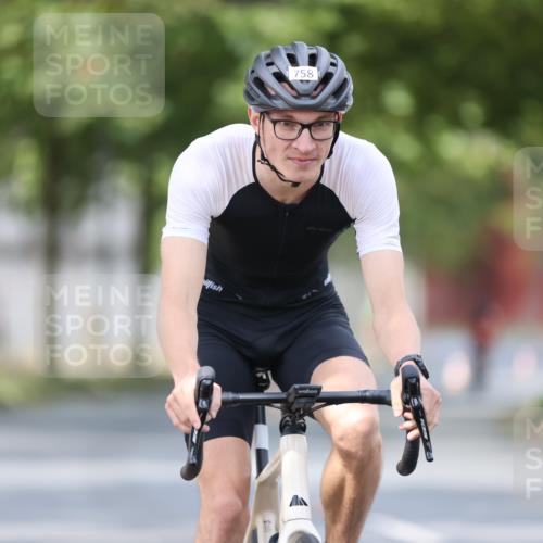 11.08.2024 - GEWOBA Citytriathlon Bremen H.Heesch http://msf.ph/oto/6774633 11.08.2024 11:41:50 Radfahren 758, 786, 859, 905, 965, 1020 meine-sportfotos.de