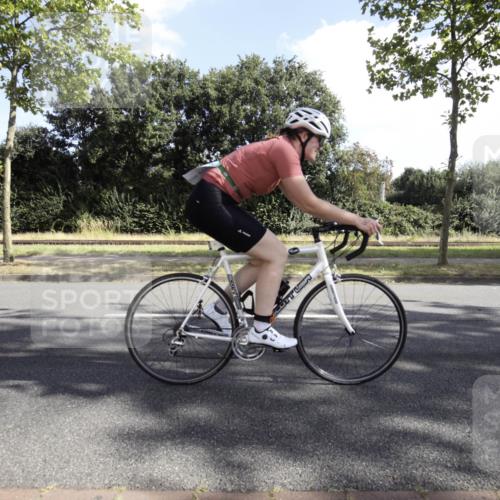 11.08.2024 - GEWOBA Citytriathlon Bremen H.Heesch http://msf.ph/oto/6774639 11.08.2024 10:21:47 Radfahren 27, 29, 42, 69, 77, 98, 106, 109, 110 meine-sportfotos.de