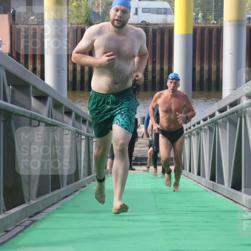 11.08.2024 - GEWOBA Citytriathlon Bremen Lena Gebhardt http://msf.ph/oto/6774640 11.08.2024 10:11:14 Schwimmen 17, 21, 23, 26, 37, 44, 70, 77 meine-sportfotos.de