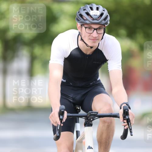 11.08.2024 - GEWOBA Citytriathlon Bremen H.Heesch http://msf.ph/oto/6774641 11.08.2024 11:41:50 Radfahren 758, 786, 859, 905, 965, 1020 meine-sportfotos.de