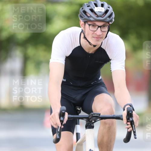 11.08.2024 - GEWOBA Citytriathlon Bremen H.Heesch http://msf.ph/oto/6774645 11.08.2024 11:41:51 Radfahren 758, 786, 859, 905, 965, 1020 meine-sportfotos.de