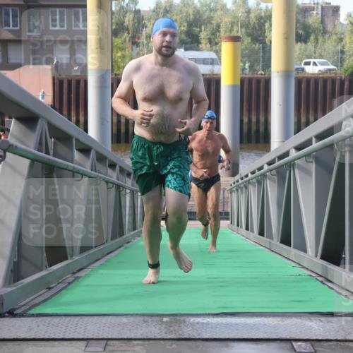 11.08.2024 - GEWOBA Citytriathlon Bremen Lena Gebhardt http://msf.ph/oto/6774648 11.08.2024 10:11:14 Schwimmen 17, 21, 23, 26, 37, 44, 70, 77 meine-sportfotos.de