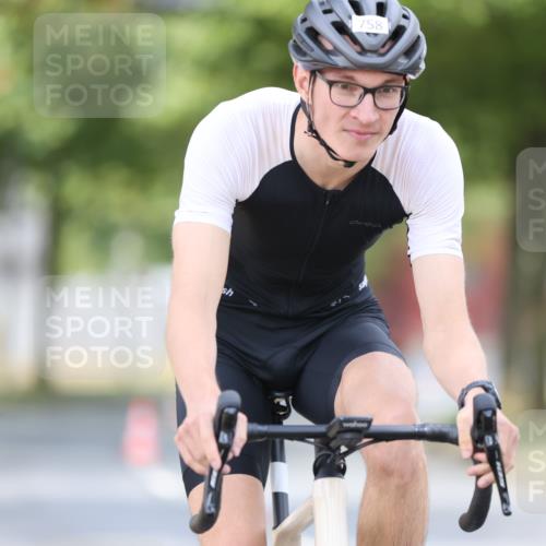 11.08.2024 - GEWOBA Citytriathlon Bremen H.Heesch http://msf.ph/oto/6774649 11.08.2024 11:41:51 Radfahren 758, 786, 859, 905, 965, 1020 meine-sportfotos.de