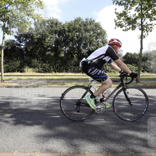 11.08.2024 - GEWOBA Citytriathlon Bremen H.Heesch http://msf.ph/oto/6774650 11.08.2024 10:22:03 Radfahren 64, 98, 109 meine-sportfotos.de