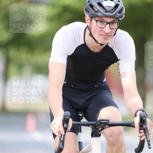 11.08.2024 - GEWOBA Citytriathlon Bremen H.Heesch http://msf.ph/oto/6774651 11.08.2024 11:41:51 Radfahren 758, 786, 859, 905, 965, 1020 meine-sportfotos.de