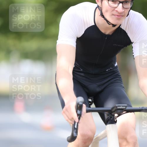 11.08.2024 - GEWOBA Citytriathlon Bremen H.Heesch http://msf.ph/oto/6774659 11.08.2024 11:41:51 Radfahren 758, 786, 859, 905, 965, 1020 meine-sportfotos.de