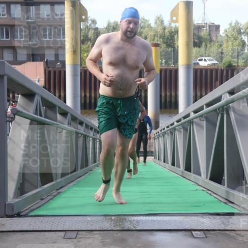 11.08.2024 - GEWOBA Citytriathlon Bremen Lena Gebhardt http://msf.ph/oto/6774660 11.08.2024 10:11:15 Schwimmen 17, 21, 23, 26, 37, 44, 77, 101 meine-sportfotos.de