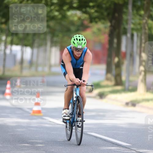 11.08.2024 - GEWOBA Citytriathlon Bremen H.Heesch http://msf.ph/oto/6774661 11.08.2024 11:41:59 Radfahren 758, 905, 965 meine-sportfotos.de