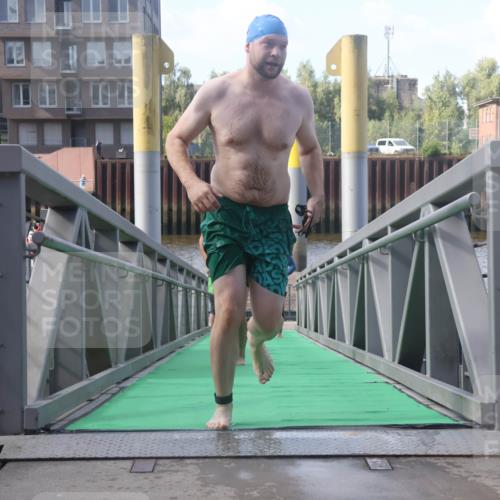 11.08.2024 - GEWOBA Citytriathlon Bremen Lena Gebhardt http://msf.ph/oto/6774664 11.08.2024 10:11:15 Schwimmen 17, 21, 23, 26, 37, 44, 77, 101 meine-sportfotos.de