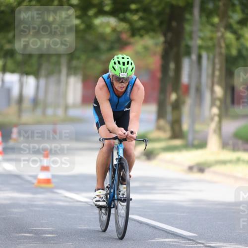 11.08.2024 - GEWOBA Citytriathlon Bremen H.Heesch http://msf.ph/oto/6774665 11.08.2024 11:41:59 Radfahren 758, 905, 965 meine-sportfotos.de