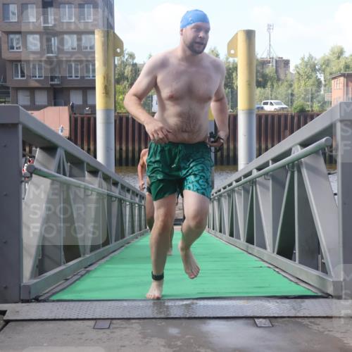 11.08.2024 - GEWOBA Citytriathlon Bremen Lena Gebhardt http://msf.ph/oto/6774668 11.08.2024 10:11:15 Schwimmen 17, 21, 23, 26, 37, 44, 77, 101 meine-sportfotos.de