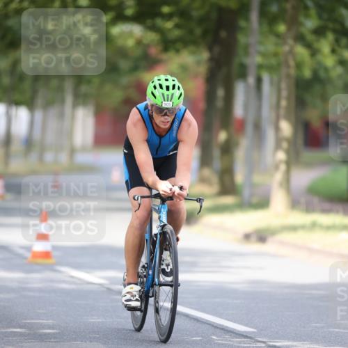 11.08.2024 - GEWOBA Citytriathlon Bremen H.Heesch http://msf.ph/oto/6774670 11.08.2024 11:41:59 Radfahren 758, 905, 965 meine-sportfotos.de