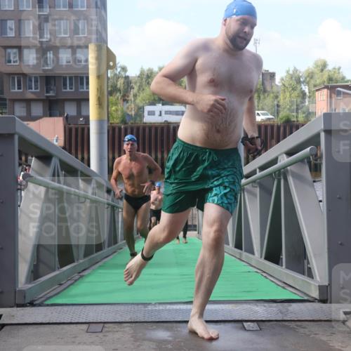 11.08.2024 - GEWOBA Citytriathlon Bremen Lena Gebhardt http://msf.ph/oto/6774671 11.08.2024 10:11:15 Schwimmen 17, 21, 23, 26, 37, 44, 77, 101 meine-sportfotos.de