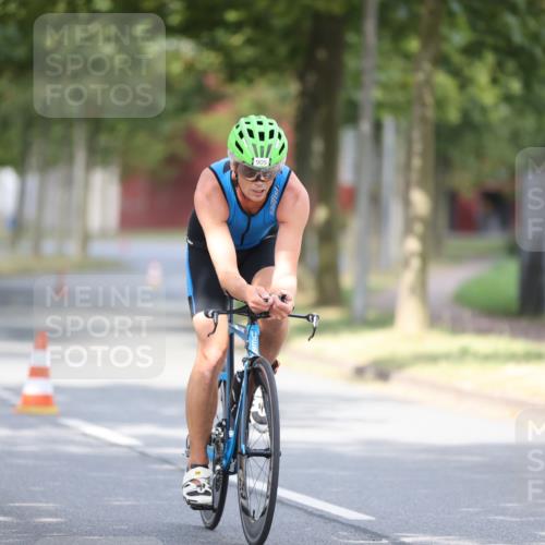 11.08.2024 - GEWOBA Citytriathlon Bremen H.Heesch http://msf.ph/oto/6774673 11.08.2024 11:41:59 Radfahren 758, 905, 965 meine-sportfotos.de