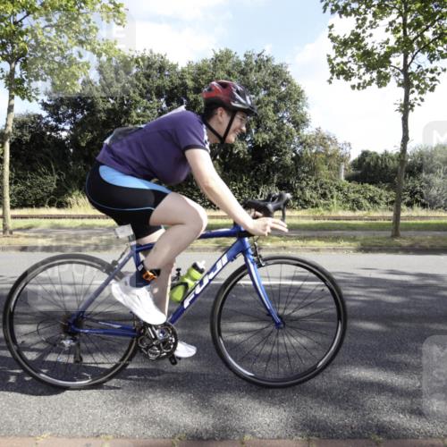 11.08.2024 - GEWOBA Citytriathlon Bremen H.Heesch http://msf.ph/oto/6774676 11.08.2024 10:22:53 Radfahren 5, 26, 47, 48, 91, 94, 102 meine-sportfotos.de