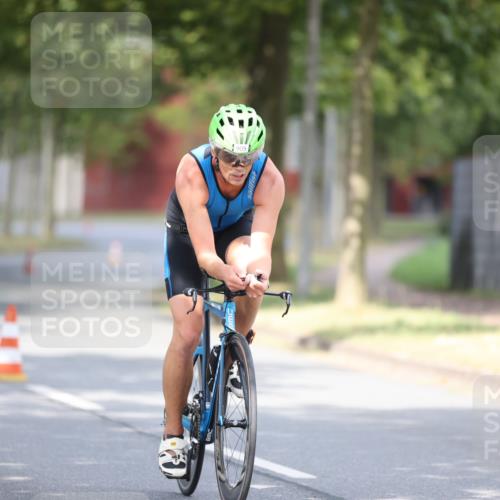 11.08.2024 - GEWOBA Citytriathlon Bremen H.Heesch http://msf.ph/oto/6774678 11.08.2024 11:41:59 Radfahren 758, 905, 965 meine-sportfotos.de
