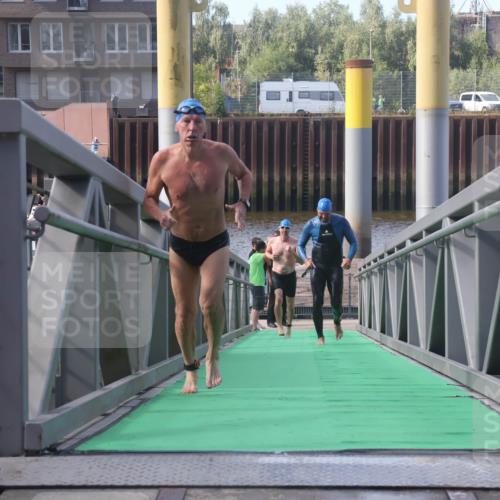 11.08.2024 - GEWOBA Citytriathlon Bremen Lena Gebhardt http://msf.ph/oto/6774679 11.08.2024 10:11:16 Schwimmen 17, 21, 23, 26, 37, 44, 77, 101 meine-sportfotos.de