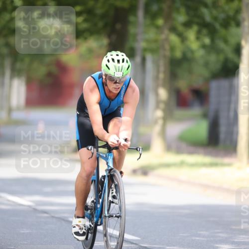 11.08.2024 - GEWOBA Citytriathlon Bremen H.Heesch http://msf.ph/oto/6774682 11.08.2024 11:41:59 Radfahren 758, 905, 965 meine-sportfotos.de
