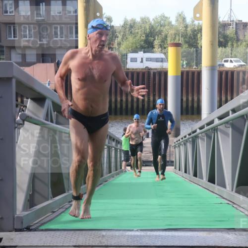 11.08.2024 - GEWOBA Citytriathlon Bremen Lena Gebhardt http://msf.ph/oto/6774687 11.08.2024 10:11:17 Schwimmen 17, 21, 26, 37, 44, 77, 101 meine-sportfotos.de