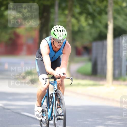11.08.2024 - GEWOBA Citytriathlon Bremen H.Heesch http://msf.ph/oto/6774688 11.08.2024 11:41:59 Radfahren 758, 905, 965 meine-sportfotos.de
