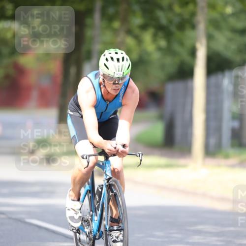 11.08.2024 - GEWOBA Citytriathlon Bremen H.Heesch http://msf.ph/oto/6774691 11.08.2024 11:42:00 Radfahren 758, 905, 965 meine-sportfotos.de