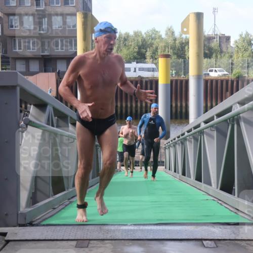 11.08.2024 - GEWOBA Citytriathlon Bremen Lena Gebhardt http://msf.ph/oto/6774692 11.08.2024 10:11:17 Schwimmen 17, 21, 26, 37, 44, 77, 101 meine-sportfotos.de