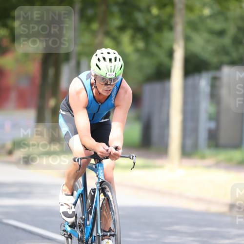 11.08.2024 - GEWOBA Citytriathlon Bremen H.Heesch http://msf.ph/oto/6774694 11.08.2024 11:42:00 Radfahren 758, 905, 965 meine-sportfotos.de