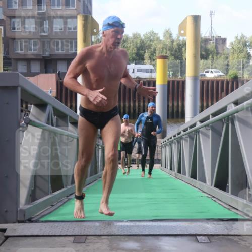 11.08.2024 - GEWOBA Citytriathlon Bremen Lena Gebhardt http://msf.ph/oto/6774695 11.08.2024 10:11:18 Schwimmen 17, 21, 26, 37, 44, 77, 101 meine-sportfotos.de