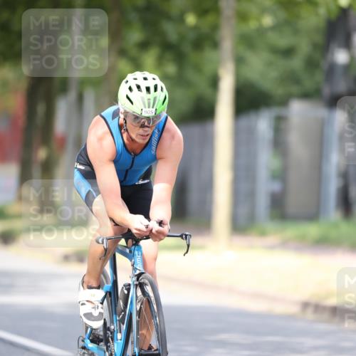 11.08.2024 - GEWOBA Citytriathlon Bremen H.Heesch http://msf.ph/oto/6774698 11.08.2024 11:42:00 Radfahren 758, 905, 965 meine-sportfotos.de