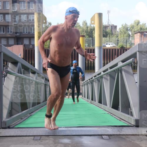 11.08.2024 - GEWOBA Citytriathlon Bremen Lena Gebhardt http://msf.ph/oto/6774700 11.08.2024 10:11:18 Schwimmen 17, 21, 26, 37, 44, 77, 101 meine-sportfotos.de