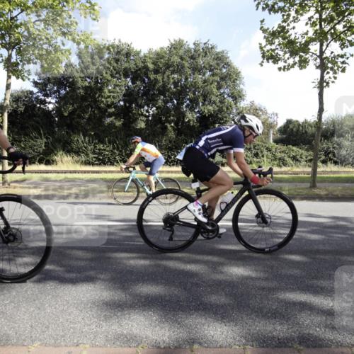 11.08.2024 - GEWOBA Citytriathlon Bremen H.Heesch http://msf.ph/oto/6774701 11.08.2024 10:23:25 Radfahren 15, 35, 38, 49, 66, 74, 84 meine-sportfotos.de