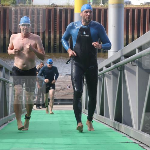 11.08.2024 - GEWOBA Citytriathlon Bremen Lena Gebhardt http://msf.ph/oto/6774714 11.08.2024 10:11:20 Schwimmen 17, 21, 26, 37, 44, 77, 101, 111 meine-sportfotos.de