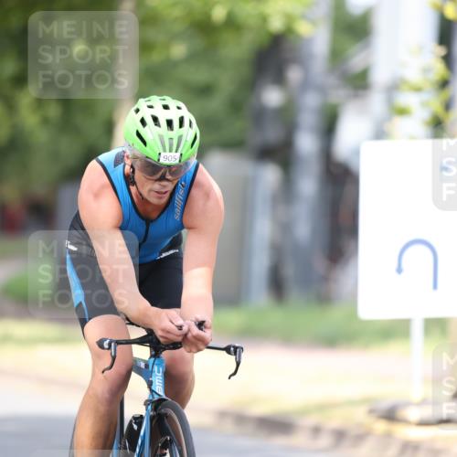 11.08.2024 - GEWOBA Citytriathlon Bremen H.Heesch http://msf.ph/oto/6774716 11.08.2024 11:42:00 Radfahren 758, 905, 965 meine-sportfotos.de