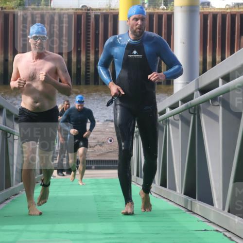 11.08.2024 - GEWOBA Citytriathlon Bremen Lena Gebhardt http://msf.ph/oto/6774717 11.08.2024 10:11:20 Schwimmen 17, 21, 26, 37, 44, 77, 101, 111 meine-sportfotos.de