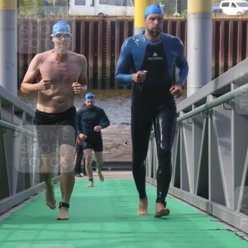 11.08.2024 - GEWOBA Citytriathlon Bremen Lena Gebhardt http://msf.ph/oto/6774720 11.08.2024 10:11:21 Schwimmen 17, 21, 26, 37, 44, 77, 101, 111 meine-sportfotos.de
