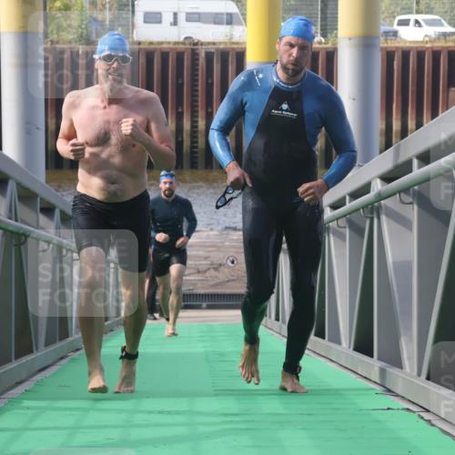 11.08.2024 - GEWOBA Citytriathlon Bremen Lena Gebhardt http://msf.ph/oto/6774724 11.08.2024 10:11:21 Schwimmen 17, 21, 26, 37, 44, 77, 101, 111 meine-sportfotos.de