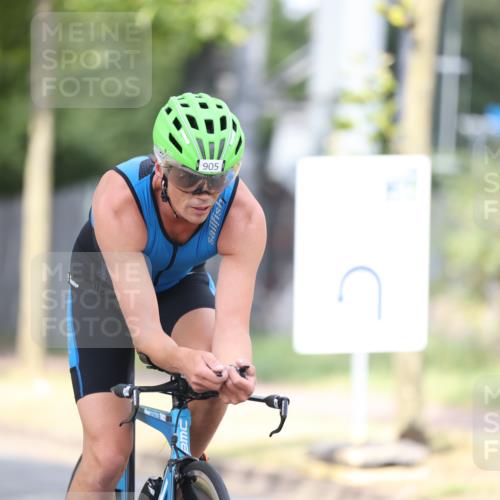 11.08.2024 - GEWOBA Citytriathlon Bremen H.Heesch http://msf.ph/oto/6774725 11.08.2024 11:42:00 Radfahren 758, 905, 965 meine-sportfotos.de