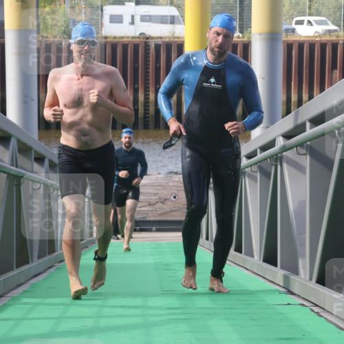 11.08.2024 - GEWOBA Citytriathlon Bremen Lena Gebhardt http://msf.ph/oto/6774727 11.08.2024 10:11:21 Schwimmen 17, 21, 26, 37, 44, 77, 101, 111 meine-sportfotos.de