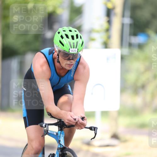 11.08.2024 - GEWOBA Citytriathlon Bremen H.Heesch http://msf.ph/oto/6774729 11.08.2024 11:42:00 Radfahren 758, 905, 965 meine-sportfotos.de