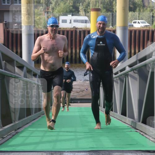 11.08.2024 - GEWOBA Citytriathlon Bremen Lena Gebhardt http://msf.ph/oto/6774732 11.08.2024 10:11:21 Schwimmen 17, 21, 26, 37, 44, 77, 101, 111 meine-sportfotos.de