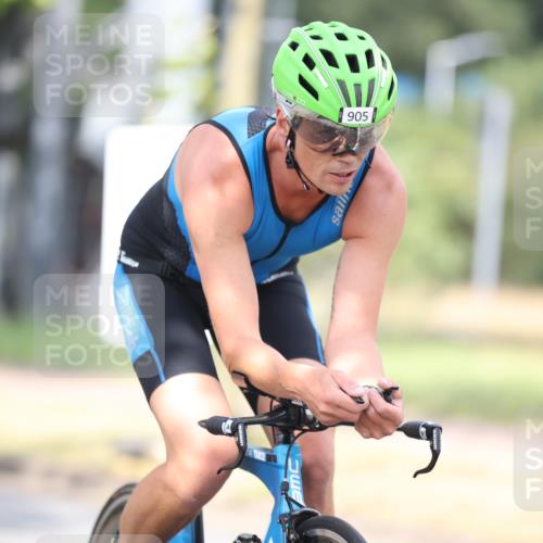 11.08.2024 - GEWOBA Citytriathlon Bremen H.Heesch http://msf.ph/oto/6774742 11.08.2024 11:42:00 Radfahren 758, 905, 965 meine-sportfotos.de