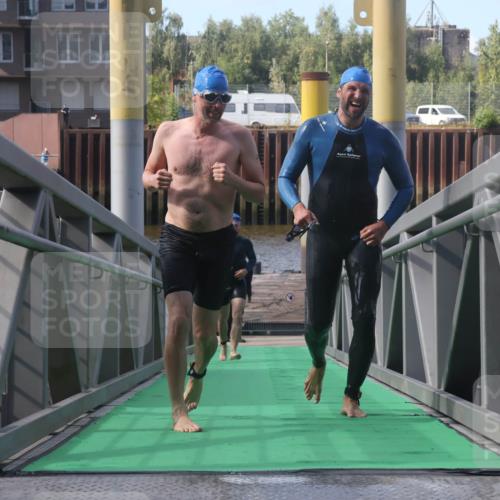 11.08.2024 - GEWOBA Citytriathlon Bremen Lena Gebhardt http://msf.ph/oto/6774743 11.08.2024 10:11:22 Schwimmen 17, 21, 37, 44, 77, 101, 111 meine-sportfotos.de