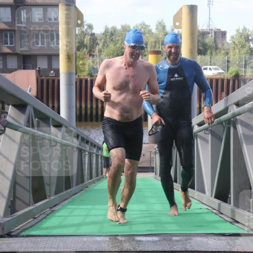 11.08.2024 - GEWOBA Citytriathlon Bremen Lena Gebhardt http://msf.ph/oto/6774746 11.08.2024 10:11:22 Schwimmen 17, 21, 37, 44, 77, 101, 111 meine-sportfotos.de