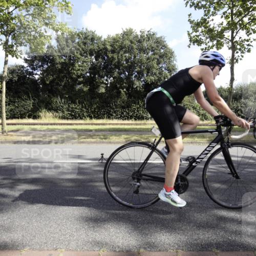 11.08.2024 - GEWOBA Citytriathlon Bremen H.Heesch http://msf.ph/oto/6774748 11.08.2024 10:24:13 Radfahren 23, 33, 44, 80, 101, 116 meine-sportfotos.de