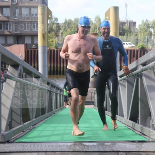 11.08.2024 - GEWOBA Citytriathlon Bremen Lena Gebhardt http://msf.ph/oto/6774750 11.08.2024 10:11:22 Schwimmen 17, 21, 37, 44, 77, 101, 111 meine-sportfotos.de