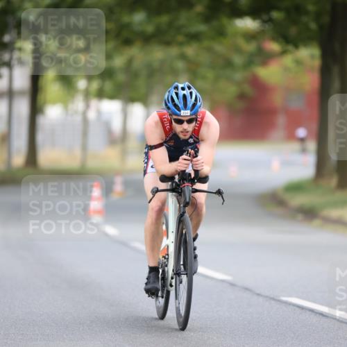 11.08.2024 - GEWOBA Citytriathlon Bremen H.Heesch http://msf.ph/oto/6774753 11.08.2024 11:42:18 Radfahren 834 meine-sportfotos.de