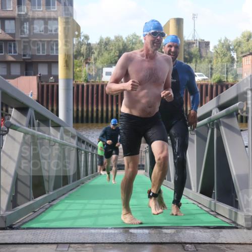 11.08.2024 - GEWOBA Citytriathlon Bremen Lena Gebhardt http://msf.ph/oto/6774754 11.08.2024 10:11:22 Schwimmen 17, 21, 37, 44, 77, 101, 111 meine-sportfotos.de