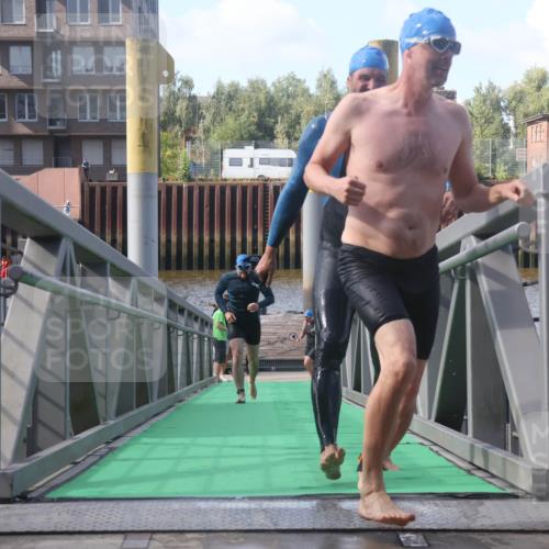 11.08.2024 - GEWOBA Citytriathlon Bremen Lena Gebhardt http://msf.ph/oto/6774760 11.08.2024 10:11:23 Schwimmen 17, 21, 37, 44, 77, 101, 111 meine-sportfotos.de