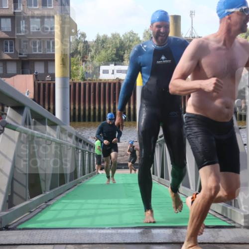 11.08.2024 - GEWOBA Citytriathlon Bremen Lena Gebhardt http://msf.ph/oto/6774763 11.08.2024 10:11:23 Schwimmen 17, 21, 37, 44, 77, 101, 111 meine-sportfotos.de