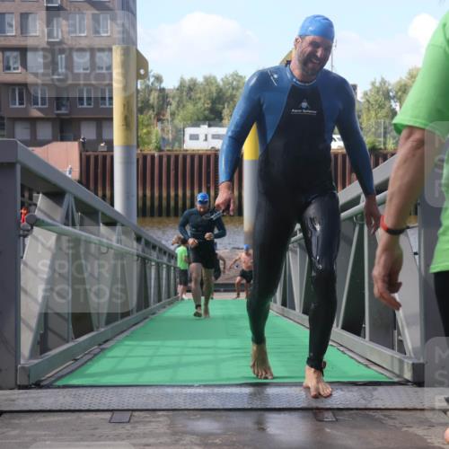 11.08.2024 - GEWOBA Citytriathlon Bremen Lena Gebhardt http://msf.ph/oto/6774766 11.08.2024 10:11:24 Schwimmen 17, 21, 37, 44, 66, 77, 94, 101, 111 meine-sportfotos.de